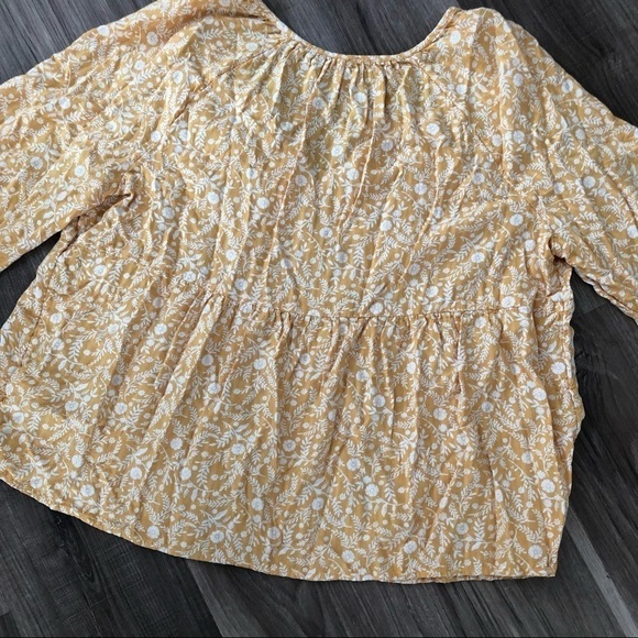 Old Navy mustard yellow floral hobo tunic peplum top puff 3/4 sleeves size XL - Picture 6 of 7